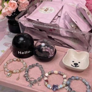 Dice throwing bracelet scoop